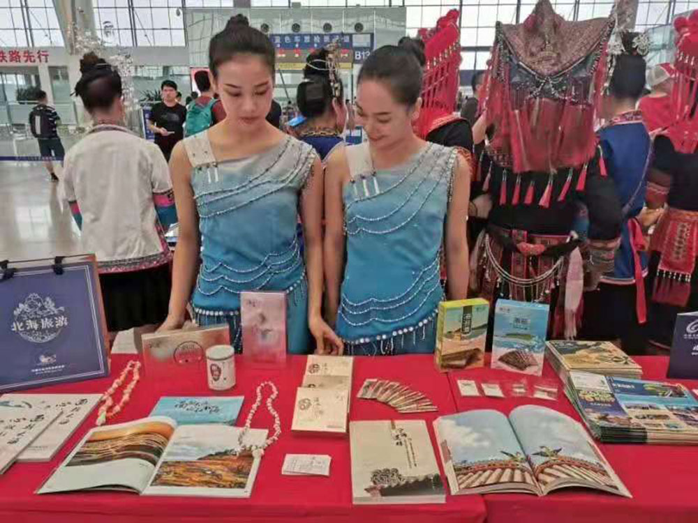 搭乘首發(fā)高鐵，海真珠珍珠粉抵達東方明珠